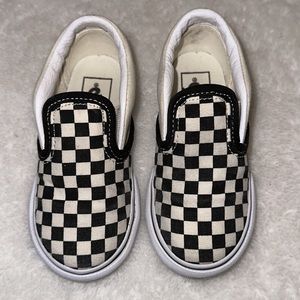 Vans classic slip on black and white checkered toddler shoe🖤